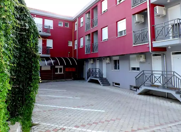 Sobe Kamenica parking